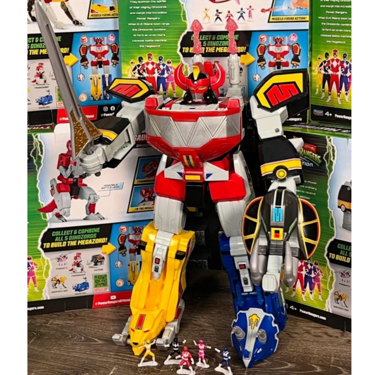 Anime ULTIMATE MEGA THUNDERZOR - Model Kit Megazord 评论和价格